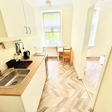 Dzīvoklis Escape - Comfortable With Free Parking On Premises Riga