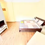 Escape - Comfortable With Free Parking On Premises * Riga