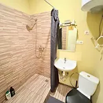 Escape - Comfortable With Free Parking On Premises Apartment