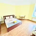 Apartment Escape - Comfortable With Free Parking On Premises *