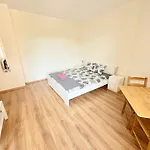 Апартаменты Escape - Comfortable With Free Parking On Premises *