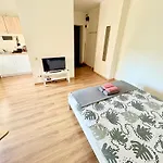 Escape - Comfortable With Free Parking On Premises * Riga