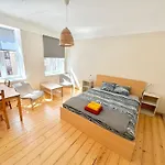 Escape - Comfortable With Free Parking On Premises 公寓 里加