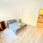 Апартаменты Escape - Comfortable With Free Parking On Premises *