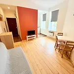 Apartment Escape - Comfortable With Free Parking On Premises