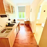 Apartment Escape - Comfortable With Free Parking On Premises Riga