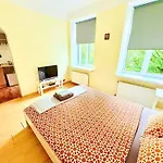 Escape - Comfortable With Free Parking On Premises Apartment *