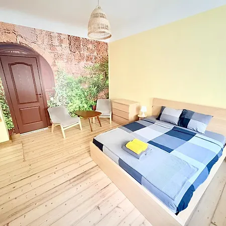 Apartment Escape - Comfortable With Free Parking On Premises *