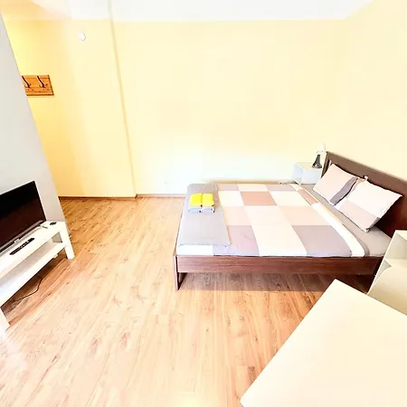 Escape - Comfortable With Free Parking On Premises * Riga