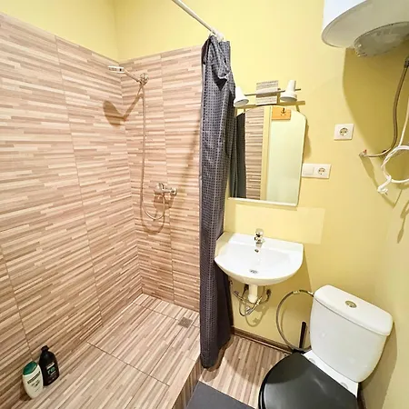 Escape - Comfortable With Free Parking On Premises Apartment