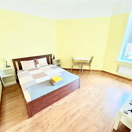 Apartment Escape - Comfortable With Free Parking On Premises *