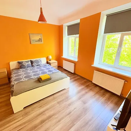 Apartment Escape - Comfortable With Free Parking On Premises *