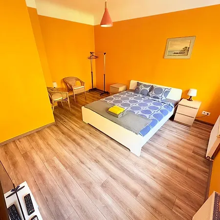 Apartment Escape - Comfortable With Free Parking On Premises