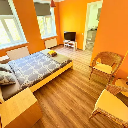 Apartment Escape - Comfortable With Free Parking On Premises *