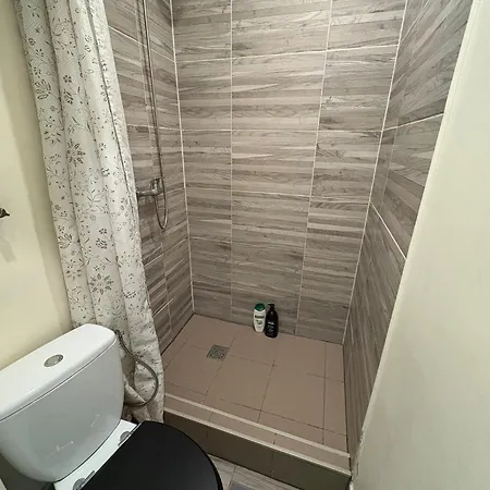 Escape - Comfortable With Free Parking On Premises Apartment