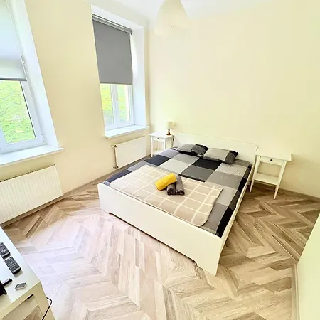 Escape - Comfortable With Free Parking On Premises Apartment *