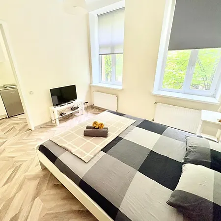 Apartment Escape - Comfortable With Free Parking On Premises