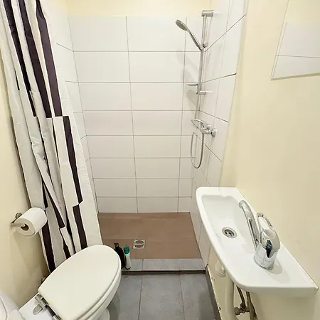 Escape - Comfortable With Free Parking On Premises