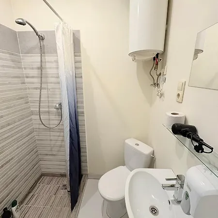 Escape - Comfortable With Free Parking On Premises