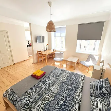 Escape - Comfortable With Free Parking On Premises Apartment *