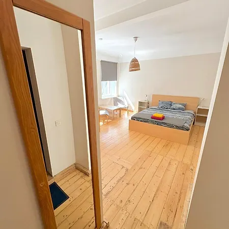 Escape - Comfortable With Free Parking On Premises