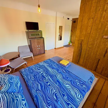 Escape - Comfortable With Free Parking On Premises Apartment *