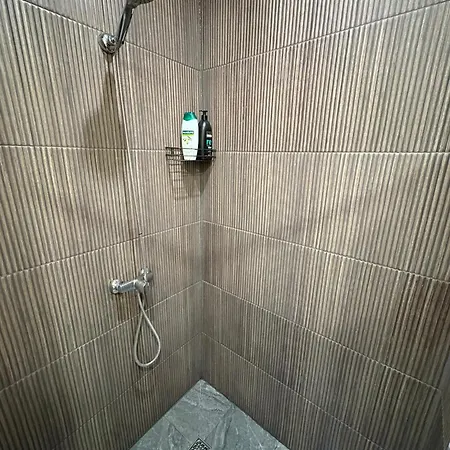 Apartment Escape - Comfortable With Free Parking On Premises Riga