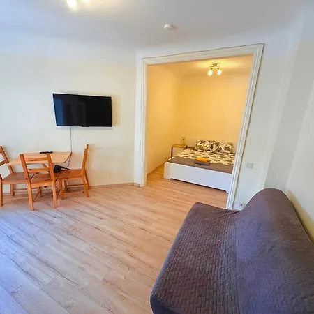 Escape - Comfortable With Free Parking On Premises * リガ