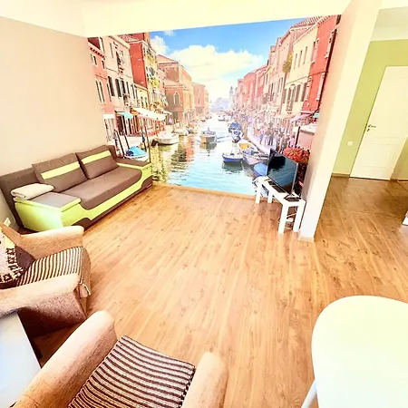 Escape - Comfortable With Free Parking On Premises Ρίγα