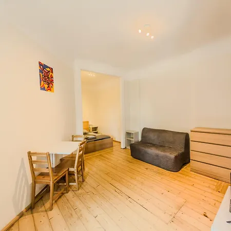 Apartment Escape - Comfortable With Free Parking On Premises *