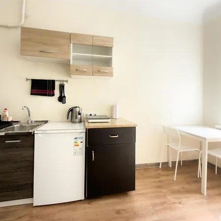 Escape - Comfortable With Free Parking On Premises Apartment *