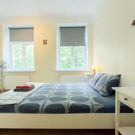 Escape - Comfortable With Free Parking On Premises Apartment *