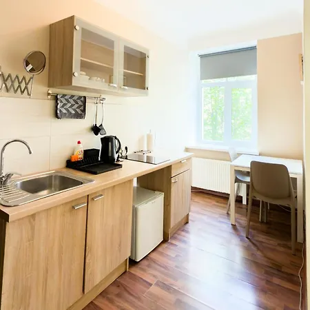 Apartment Escape - Comfortable With Free Parking On Premises *