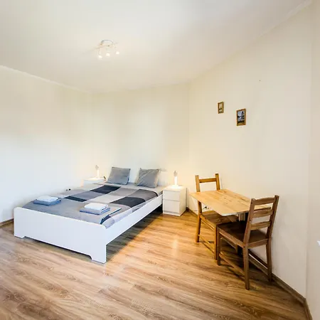 Apartment Escape - Comfortable With Free Parking On Premises