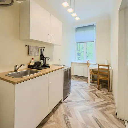 Apartment Escape - Comfortable With Free Parking On Premises