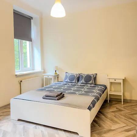 Apartment Escape - Comfortable With Free Parking On Premises *