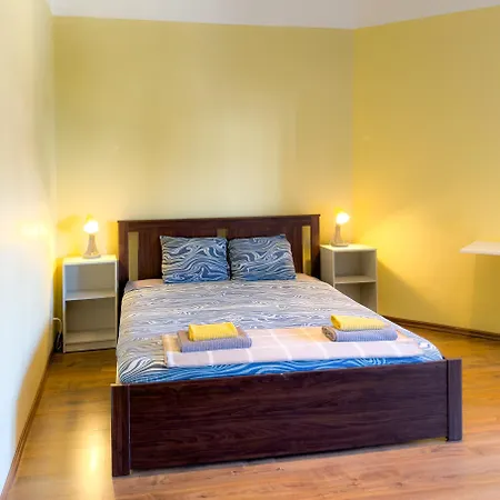 Apartment Escape - Comfortable With Free Parking On Premises