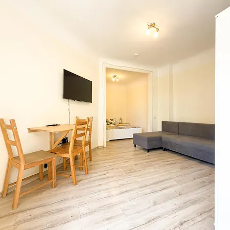 Apartment Escape - Comfortable With Free Parking On Premises