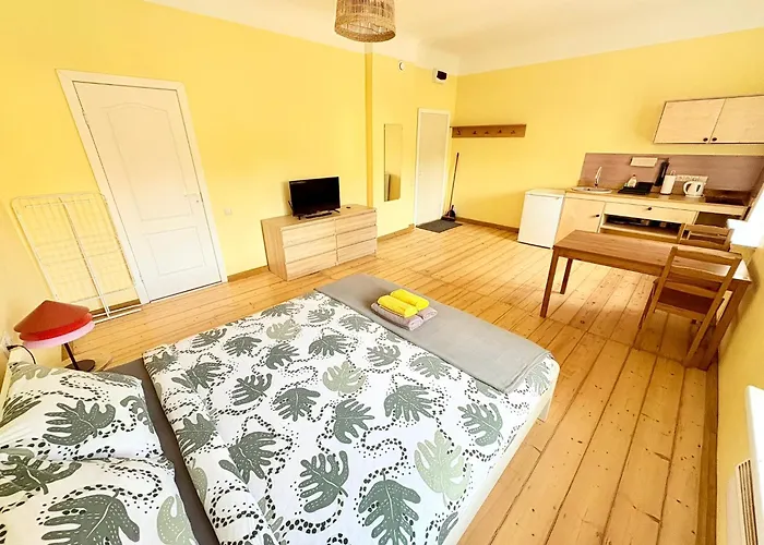 Escape - Comfortable With Free Parking On Premises