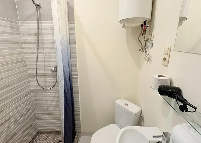 Escape - Comfortable With Free Parking On Premises