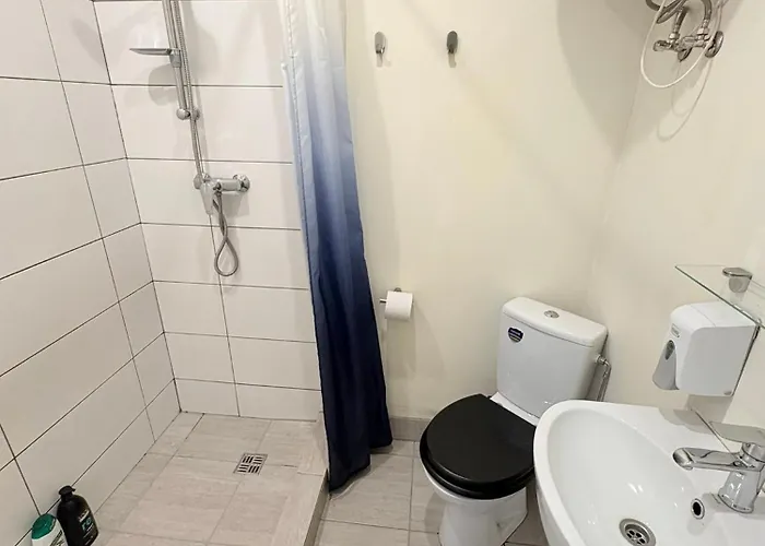 Dzīvoklis Escape - Comfortable With Free Parking On Premises