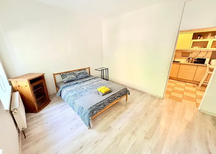 Apartment Escape - Comfortable With Free Parking On Premises *