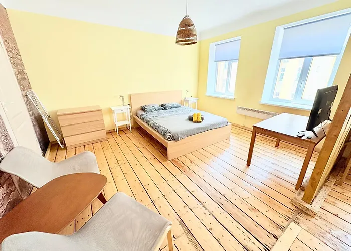 Apartment Escape - Comfortable With Free Parking On Premises *