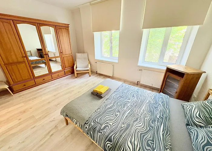 Apartment Escape - Comfortable With Free Parking On Premises *