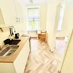 Apartamento Escape - Comfortable With Free Parking On Premises Riga